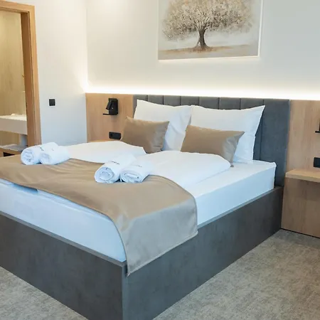 Hotel Superior Bohorc 3*